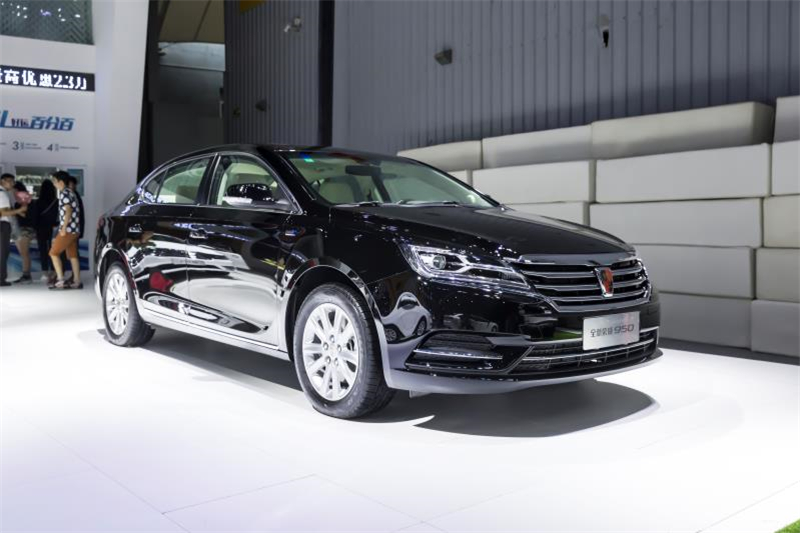全新榮威950、榮威e950定義“高級(jí)轎車” 成都車展亮相售價(jià)16.88萬(wàn)起 互聯(lián)網(wǎng)汽車上市一周年 系統(tǒng)升級(jí)帶來(lái)顛覆式進(jìn)化