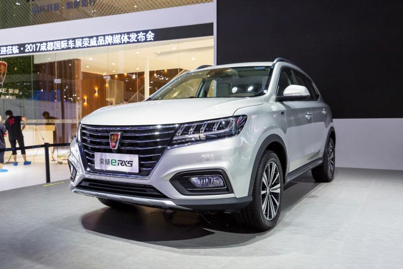 全新榮威950、榮威e950定義“高級(jí)轎車” 成都車展亮相售價(jià)16.88萬(wàn)起 互聯(lián)網(wǎng)汽車上市一周年 系統(tǒng)升級(jí)帶來(lái)顛覆式進(jìn)化